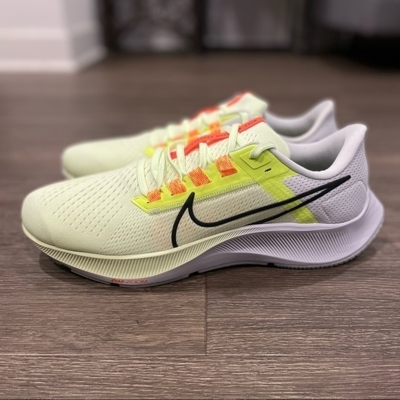 Nike Air Zoom Pegasus 38 Barely Volt Sz 11